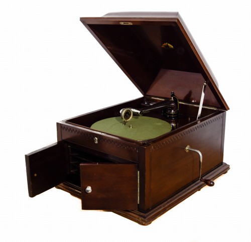Gramofon biurkowy HMV nr 9
