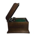 Gramofon biurkowy Gramola
