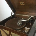 Biurkowy gramofon HMV