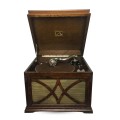 Biurkowy gramofon HMV
