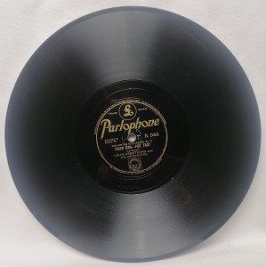 The Harlem Footwarmers / Louis Armstrong Old Man Blues / Tiger Rag R942 Parlophone